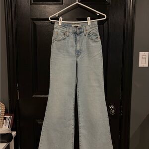 Light washed Ribcage Bell bottom Levi’s